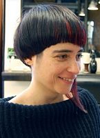 asymetryczne fryzury krótkie - uczesanie damskie z włosów krótkich zdjęcie numer 17A
